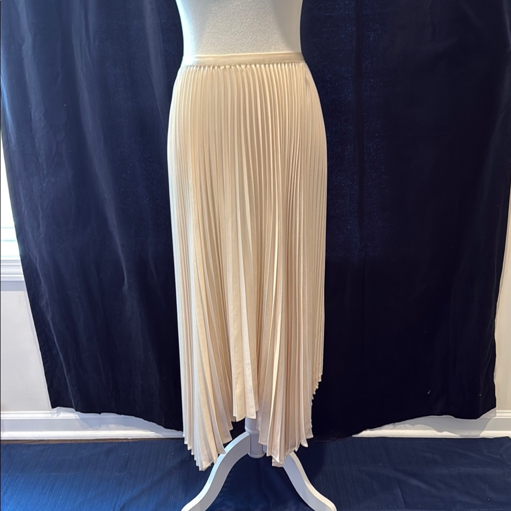 NWT RALLH LAUREN BLUE LABEL Elegant Cream Pleated Skirt